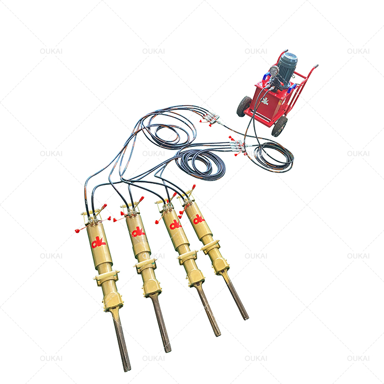 The power pack with four splitters The power pack with four splitters